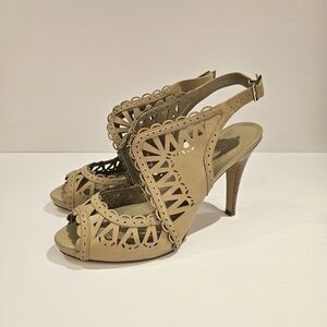 👍Beige slingback cutout leather sandals size 10M